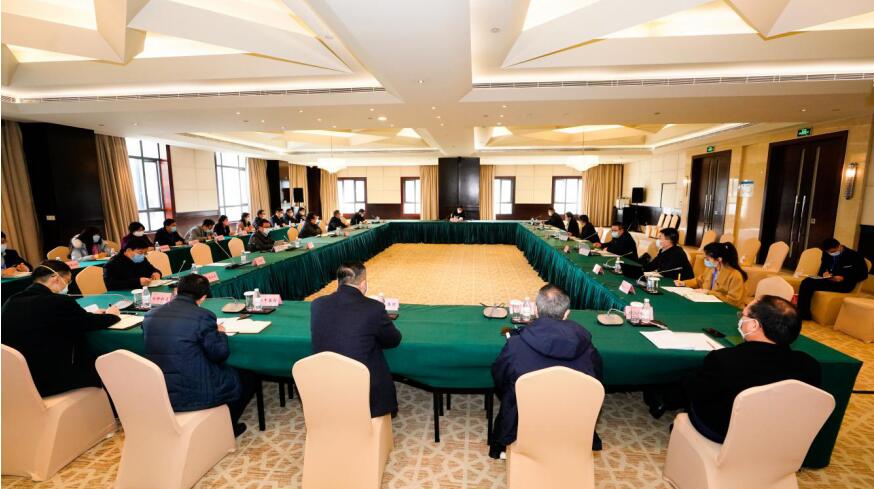 尊龍凱時集團召開黨委（擴大）會議傳達學習省委常委會精神