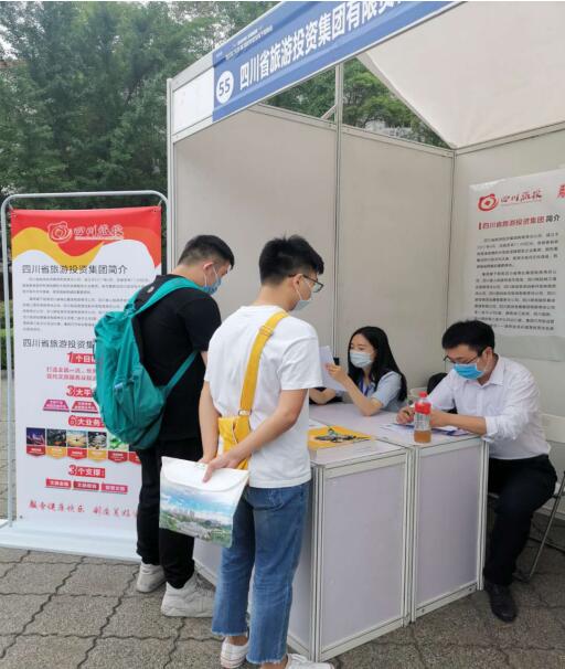 尊龍凱時集團前往西華大學(xué)舉行校園招聘活動