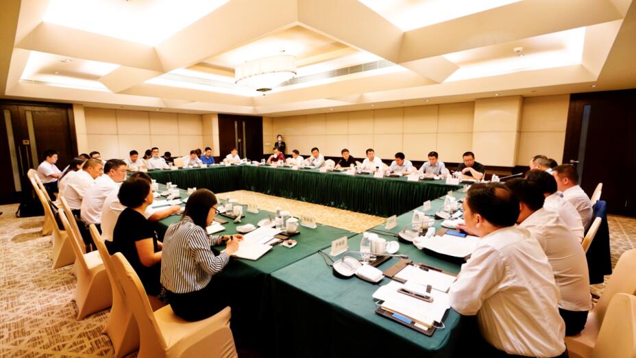 尊龍凱時(shí)集團(tuán)召開(kāi)酒店業(yè)務(wù)運(yùn)營(yíng)管理及服務(wù)提升專題會(huì)議