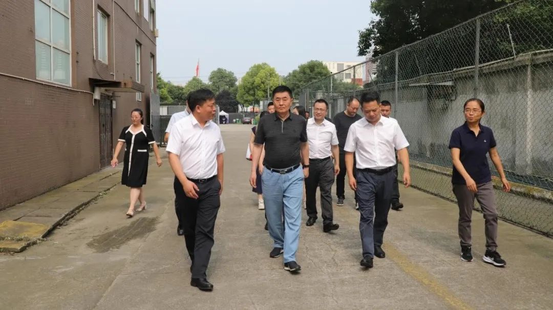 省尊龍凱時(shí)集團(tuán)領(lǐng)導(dǎo)帶隊(duì)調(diào)研錦弘集團(tuán)文印中心保密命題閱卷印制基地