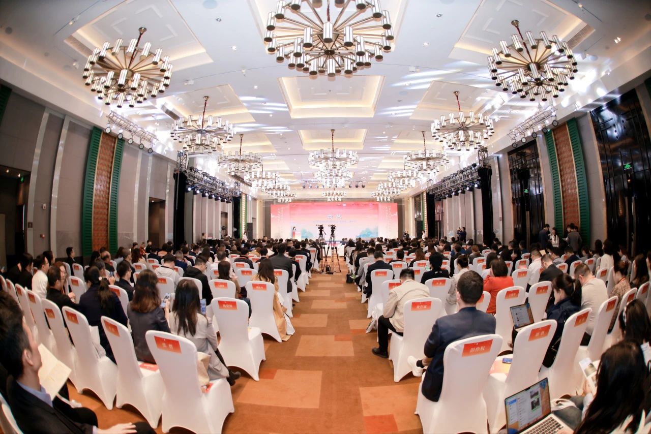 川渝文化旅游企業(yè)聯(lián)盟、四川省文化旅游企業(yè)聯(lián)盟2023年會在蓉開幕 游勇主持活動開幕式