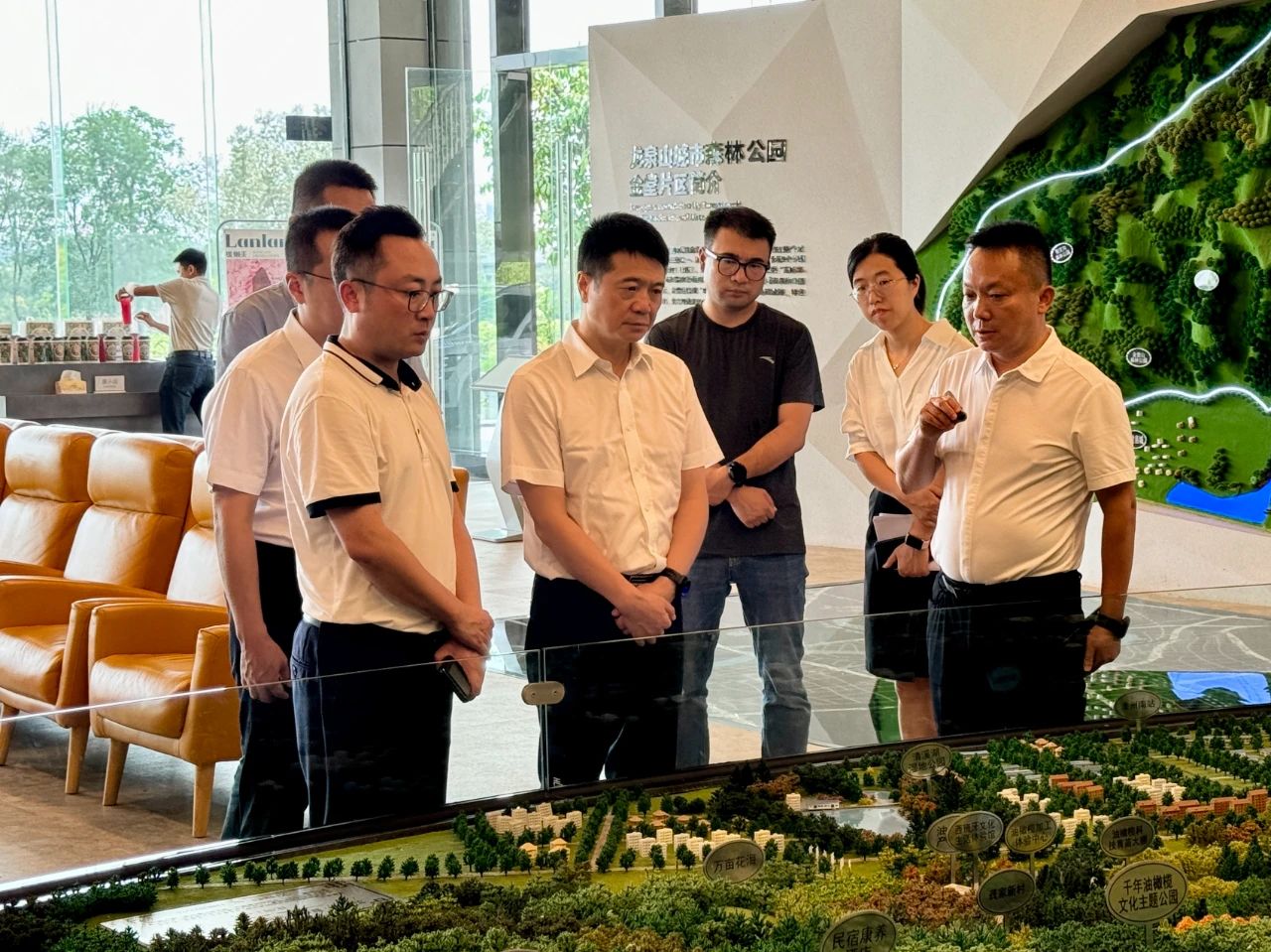 省尊龍凱時集團黨委書記、董事長游勇帶隊赴聚峰谷項目開展汛期安全生產檢查并調研生產經營情況