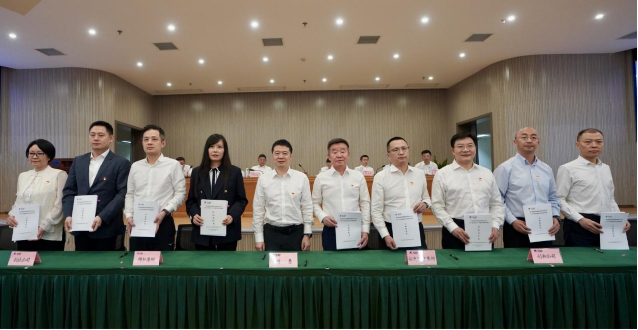 知責(zé)明責(zé)，擔(dān)當(dāng)作為——省尊龍凱時(shí)集團(tuán)舉行2025年二級子公司經(jīng)營目標(biāo)責(zé)任書及年度安全生產(chǎn)責(zé)任書簽署儀式